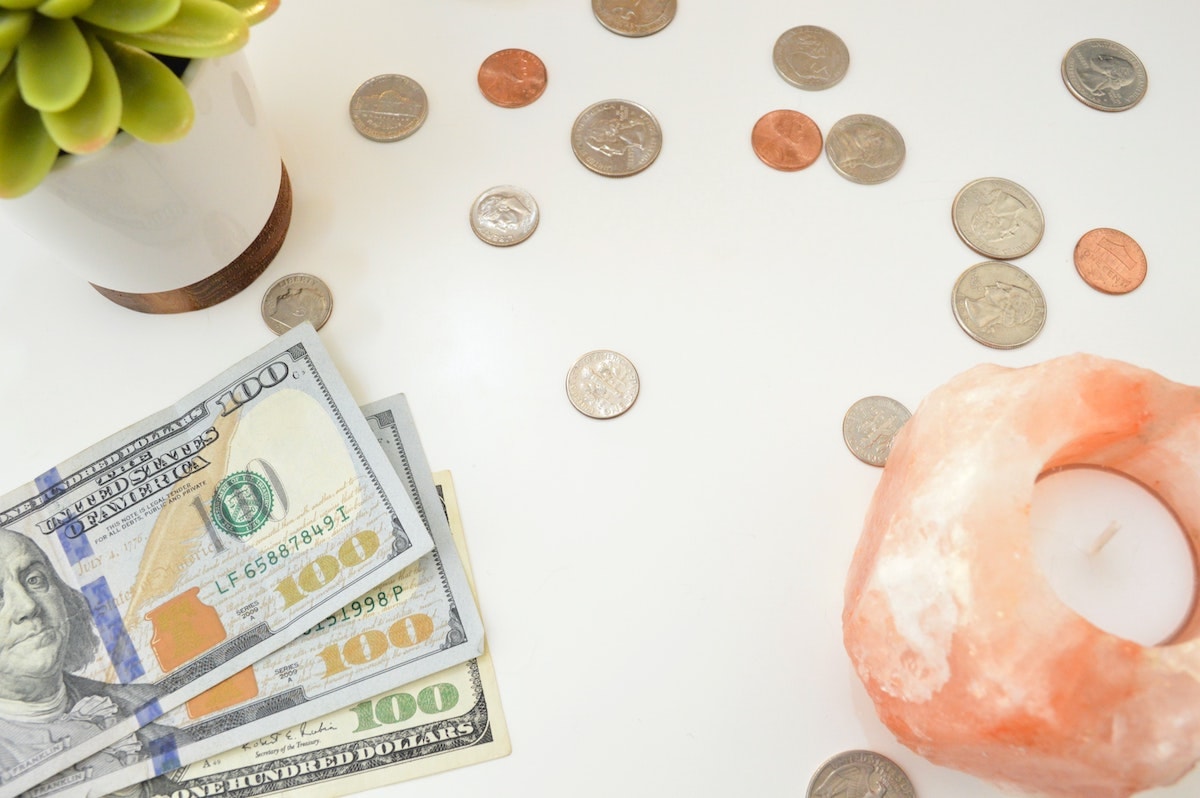 cash-and-coins-with-salt-lamp-min