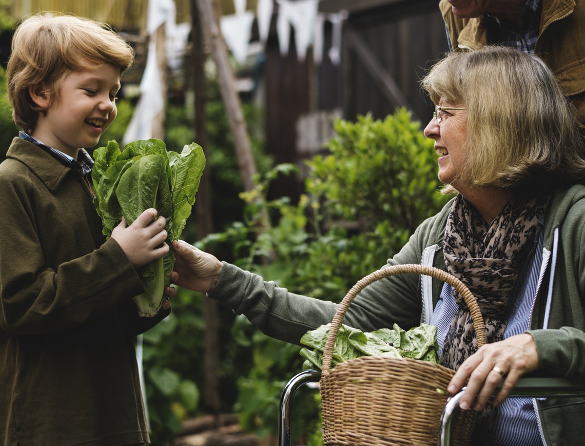 garden_woman_child