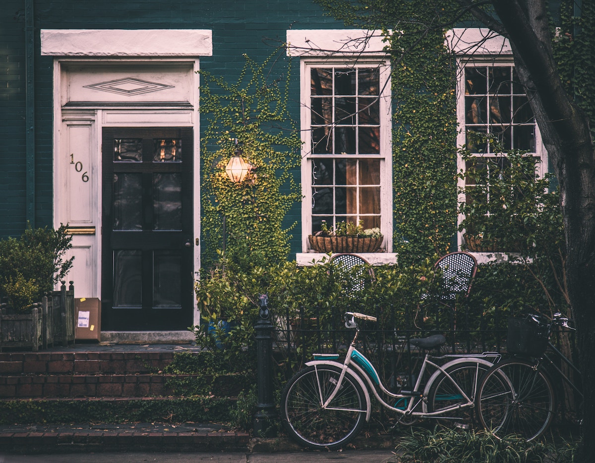 inviting-home-with-bicycle