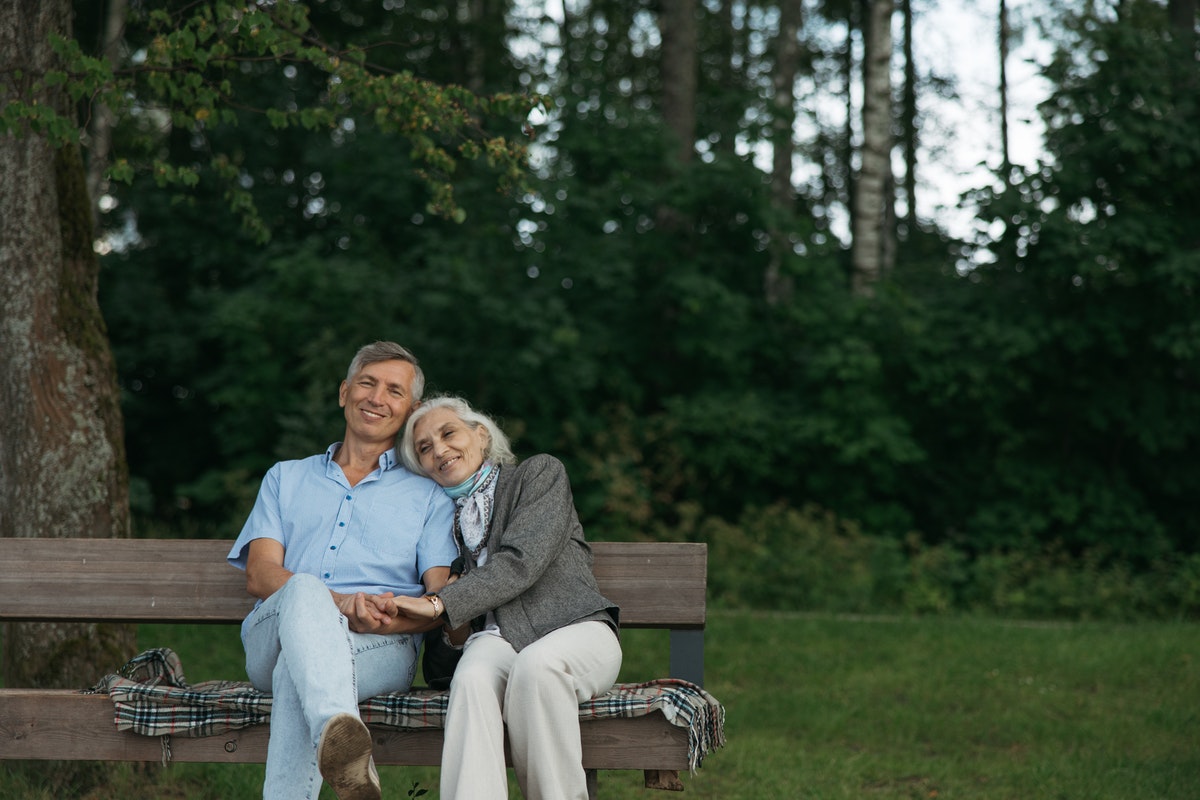 retired_couple_bench